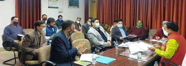 भरसार विश्वविद्यालय में वर्षों से अधूरे पड़े निर्माण कार्यों पर उच्च शिक्षा मंत्री ने जताई नाराजगी