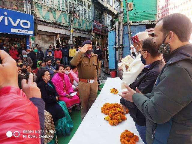 फायर ब्रिगेड के सहायक प्रभारी अधिकारी सौकार सिंह चौहान को गणतंत्र दिवस पर किया सम्मानित