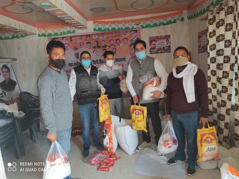 सद्भावना दिवस पर कोंग्रेस ने गरीब, असहाय, निराश्रित लोगों को बांटे राशन, मास्क एवम्  सैनिटाइजर