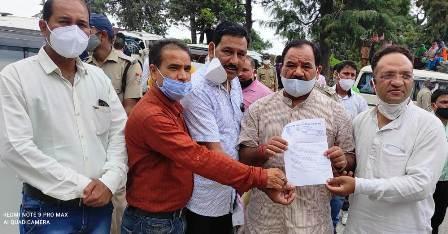 उत्तराखंड राज्य प्राथमिक शिक्षक संघ ने विभिन्न मांगों को लेकर प्रभारी मंत्री को दिया ज्ञापन 
