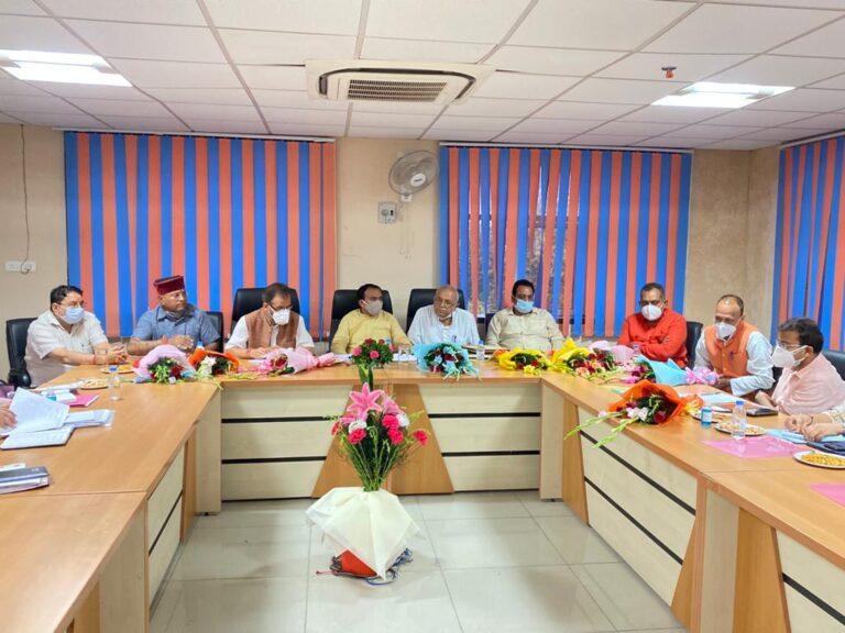 स्वास्थ्य मंत्री ने विभाग के साथ ही जिला प्रशासन को दिये निर्देश कि कोविड की तीसरी लहर रोकने को मुस्तैद रहे