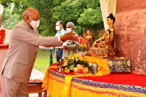आषाढ़ पूर्णिमा-धम्म चक्र दिवस: वैश्विक चिंता से जुड़े मुद्दों के समाधान में बौद्ध मूल्यों और सिद्धांतों के उपयोग से विश्व को आरोग्यता प्रदान करने में सहायता मिलेगी: राष्ट्रपति कोविंद