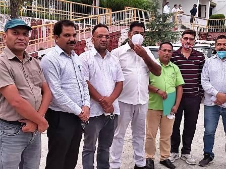प्राथमिक शिक्षक संघ टिहरी ने शिक्षकों की विभिन्न मांगों को लेकर शिक्षा मंत्री को सौंपा ज्ञापन