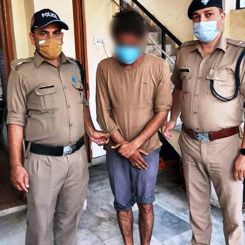 नाबालिक बेटी से दुष्कर्म कर फरार होने वाला अपराधी पुलिस की गिरफ्त में