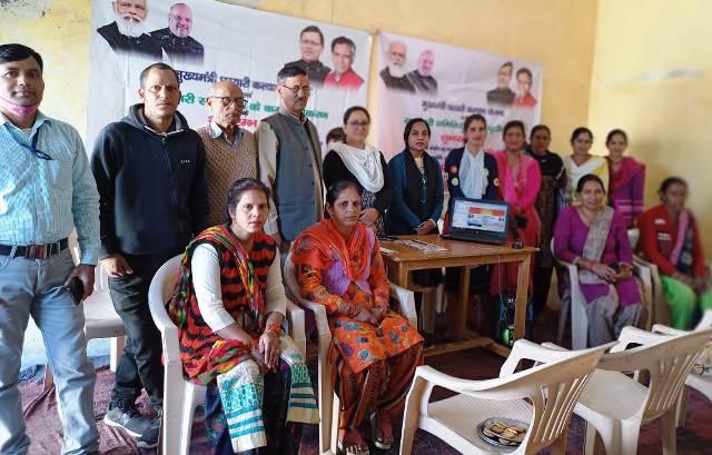 सरकार ग्रामीण महिलाओं के उत्थान के लिए आरम्भ कर रही है मुख्यमंत्री घसियारी कल्याण योजना, महिलाओं का बोझ होगा कम