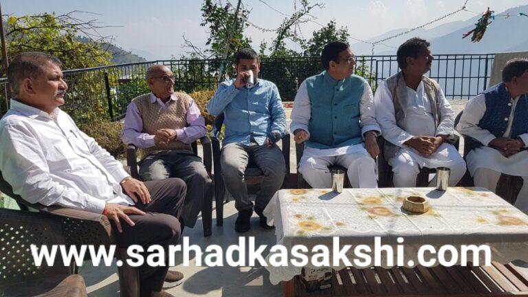 नेता प्रतिपक्ष प्रीतम सिंह ने बेमाणगांव पहुँच कर शहीद विक्रम सिंह को दी श्रद्धांजलि