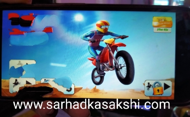 मोबाइल पर गेम खेलने की लत कहीं बुझा न दे घर का चिराग
