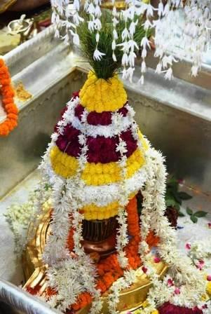 काशी विश्वनाथ: विद्या, धन, प्रचुर सौख्य, अनन्त कीर्ति प्राप्ति हेतु इन श्लोकों से करें सोमवार को शिवार्चन 
