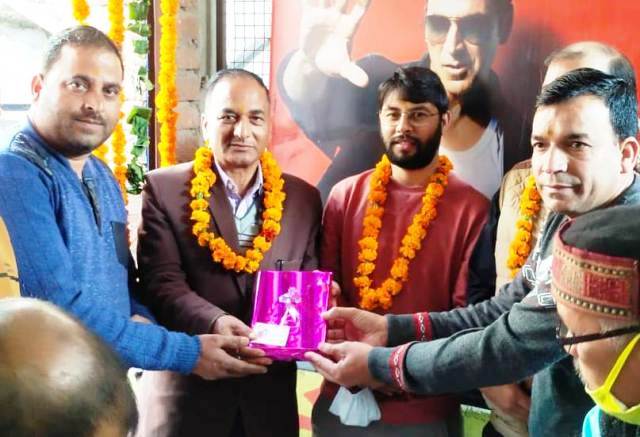 उद्योग व्यापार मंडल चंबा द्वारा रचनाधर्मियों को सादे समारोह में किया गया सम्मानित