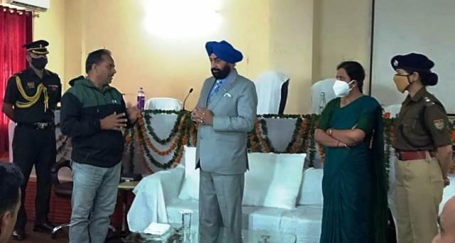 हाइड्रो इजीनियरिग कॉलेज बीपुरम में विभिन्न विभागों द्वारा लगायी गयी प्रदर्शनी का राज्यपाल श्री गुरमीत सिंह ने किया निरीक्षण