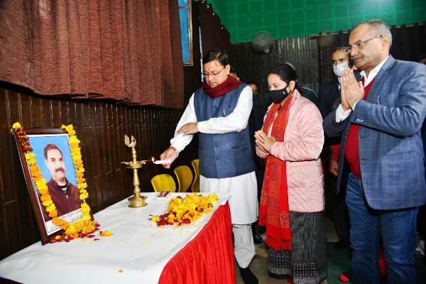 मुख्यमंत्री ने  किया उत्तराखण्ड सचिवालय बैडमिंटन क्लब द्वारा आयोजित अन्तर्विभागीय बैडमिंटन प्रतियोगिता का शुभारम्भ 