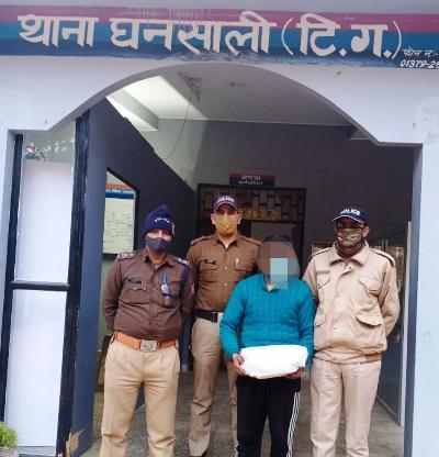 अवैध नशे के विरुद्ध टिहरी पुलिस को फिर मिली बड़ी सफलता, शातिर चरस तस्कर आया गिरफ्त में, बरामद की गई 01 किलो 792 ग्राम चरस