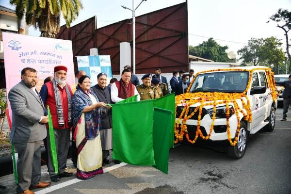 द हंस फाउण्डेशन द्वारा पुलिस विभाग को प्रदत्त वाहनों को मुख्यमंत्री ने किया फ्लैग ऑफ