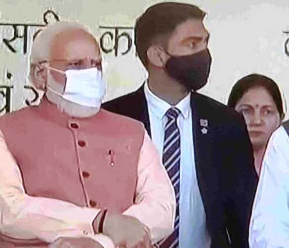प्रधानमंत्री नरेंद्र मोदी ने उत्तराखंड में 18,000 करोड़ रुपये की विकास परियोजनाओं का किया लोकार्पण व शिलान्यास, गढवाली बोली में किया शुरुआती संबोधन