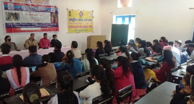 टिहरी पुलिस ने जन-जागरूकता कार्यक्रम आयोजित कर मोबाइल एडिक्शन व उसके दुष्प्रभाव पर छात्र-छात्राओं को किया जागरूक