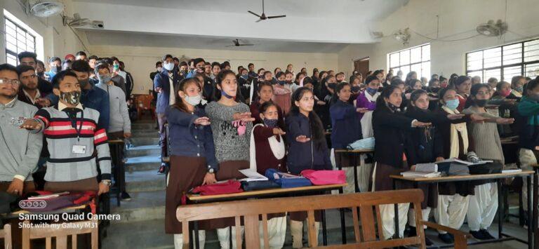 महाविद्यालय अगस्त्यमुनि में मतदाता शपथ कार्यक्रम आयोजित