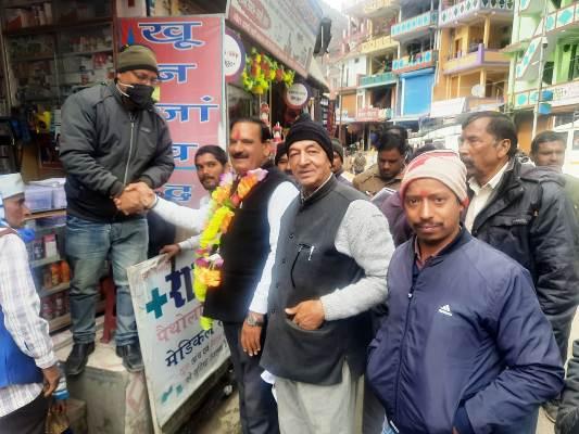 प्रतापनगर पूर्व विधायक विक्रमसिंह नेगी का भदुरा पट्टी घर-घर कांग्रेस कार्यक्रम, कांग्रेसियों ने निकाली पदयात्रा 