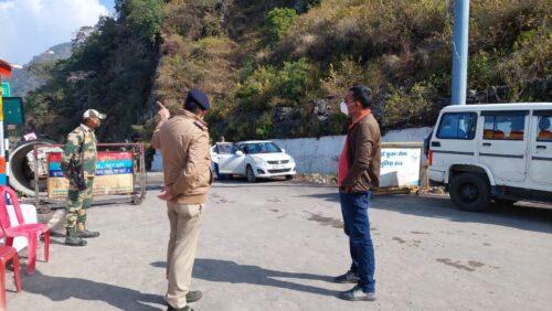 SSP टिहरी द्वारा की गयी बैरियर्स की औचक चैकिंग, पुलिस बल को दिए सख्ती से चैकिंग के आदेश