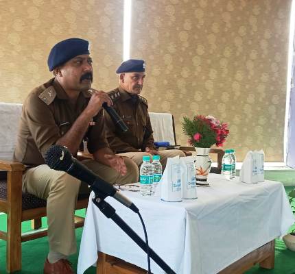 विधानसभा चुनाव को लेकर SSP टिहरी ने केंद्रीय अर्धसैनिक बल के जवानों सहित स्थानीय पुलिस को ब्रीफ कर दिए आवश्यक दिशा निर्देश