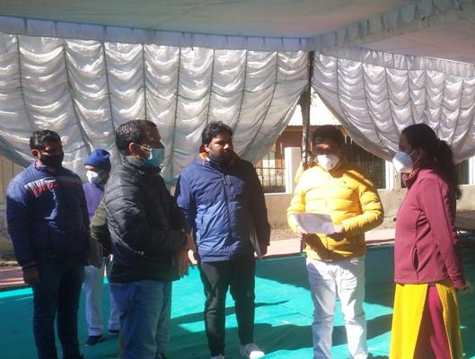 विधानसभा सामान्य निर्वाचन 2022: DM ने पोलिंग पार्टियों के लिए बनाये गये डिस्पैच स्थलों का स्थलीय निरीक्षण कर लिया जायजा