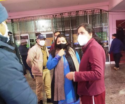 विधानसभा सामान्य निर्वाचन 2022: ITI नई टिहरी में ईवीएम DM ने किया मशीनों में केंडिडेट सेटिंग के कार्यों का निरीक्षण