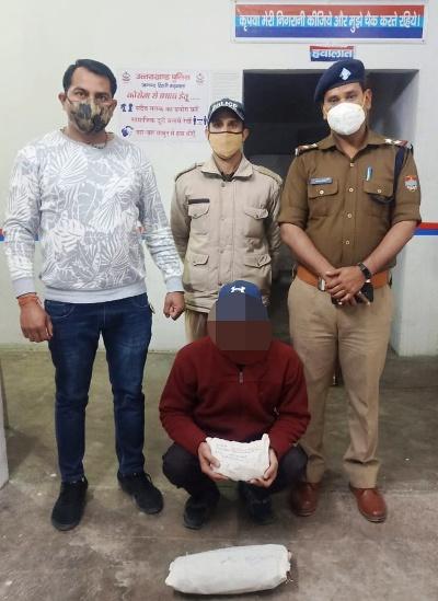 800 ग्राम चरस के साथ 01 चरस तस्कर गिरफ्तार