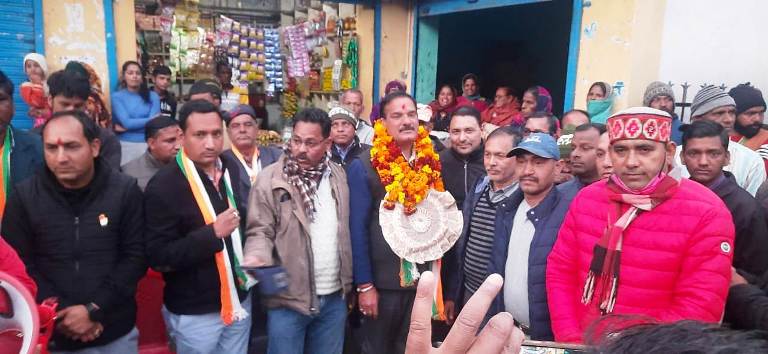 विधानसभा चुनाव 2022: प्रतापनगर कांग्रेस प्रत्याशी विक्रम सिंह नेगी ने जनता से लिया जीत का आशीर्वाद