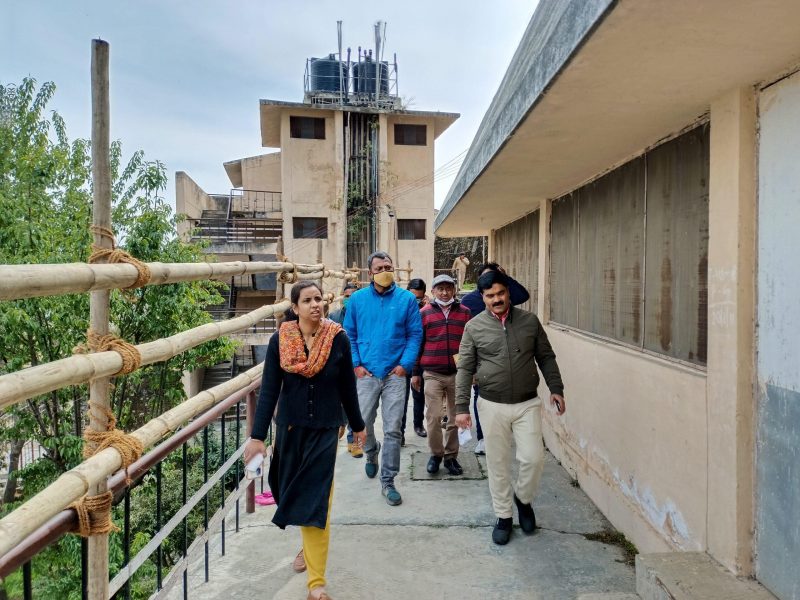 विधानसभा सामान्य निर्वाचन-2022: जिला निर्वाचन अधिकारी इवा आशीष श्रीवास्तव ने मतगणना स्थल आई.टी.आई. नई टिहरी में व्यवस्थाओं का लिया जायजा