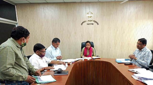 नमामि गंगे/जिला गंगा समिति की बैठक: नपा देवप्रयाग एवं नगर पंचायत कीर्तिनगर की अल्प प्रगति पर डीएम ने जताई नाराजगी