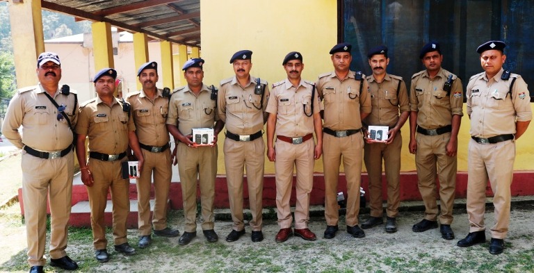 चारधाम यात्रा: पुलिस कार्मिकों को कराया बॉडी वॉर्न कैमरे का प्रशिक्षण, यात्रा में मददगार होगा साबित