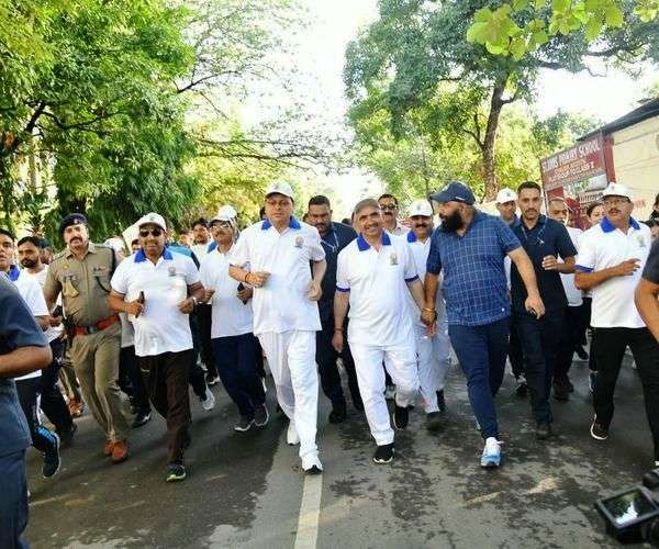 मुख्यमंत्री ने  "रन फॉर योग" कार्यक्रम के तहत घण्टाघर से एमकेपी चौक तक आयोजित दौड़ में शामिल होकर योग के प्रति युवाओं एवं जनता को दिया जागरूकता का संदेश