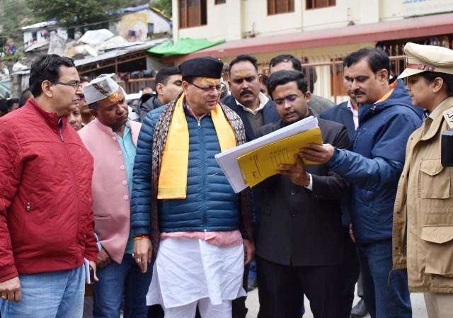 मुख्यमंत्री श्री पुष्कर सिंह धामी ने श्री बद्रीनाथ पहुंचकर मास्टर प्लान के तहत संचालित कार्यो का स्थलीय निरीक्षण किया, संचालित कार्यों में तेजी लाने के दिए  निर्देश