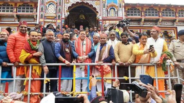 मुख्यमंत्री ने श्री बदरीनाथ धाम में पूजा-अर्चना कर देश और प्रदेश की खुशहाली को मांगी मन्नत 