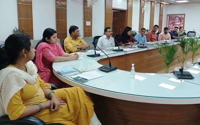 राज्य समेकित सहकारी विकास परियोजना: जिला स्तरीय कमेटी की बैठक में जिलाधिकारी इवा श्रीवास्तव ने दिए परियोजना के तहत प्रोजेक्ट रिपोर्ट बनाकर उपलब्ध कराने के निर्देश 