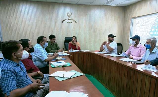 ऋषिकेश-कर्णप्रयाग रेल लाईन परियोजना कार्याें की समीक्षा बैठक में DM Tehri ने किया अधिशासी अभियन्ता सिंचाई खण्ड-2 नरेन्द्रनगर का स्पष्टीकरण तलब