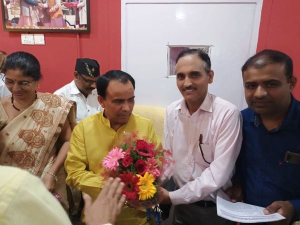 उत्तराखंड मेडिकल प्रेक्टिसनर वैलफेयर एशोसिएशन आफ इलैक्ट्रो होम्योपैथी के शिष्टमंडल ने स्वास्थ्य मंत्री डा.धनसिंह रावत से की मुलाकात