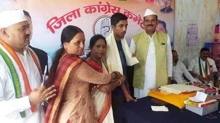 कांग्रेस पार्टी ने 76 वें स्वतंत्रता दिवस पर स्वतंत्रता संग्राम सेनानियों के परिजनों को किया सम्मानित