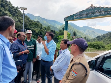 जिलाधिकारी डॉ. सौरभ गहरवार ने आपदा प्रभावित ग्राम थार्ती का स्थलीय निरीक्षण कर नुकसान का लिया जायजा