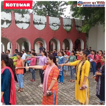 महाविद्यालय कोटद्वार में शिक्षकों एवं छात्र छात्राओं को दिलवाई सद्भावना शपथ