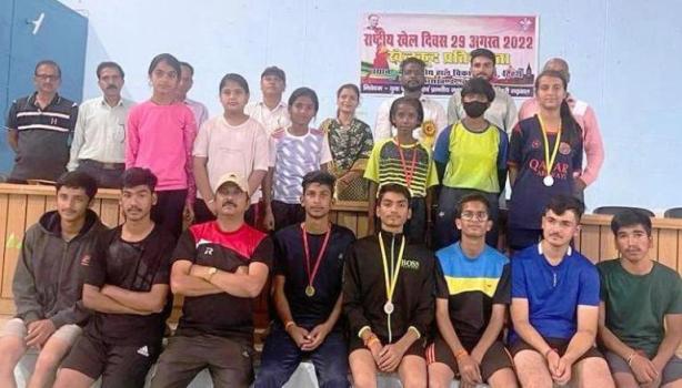 हॉकी के जादूगर स्व.ध्यानचंद के जन्मदिवस पर किया बैटमिंटन प्रतियोगिता का आयोजन