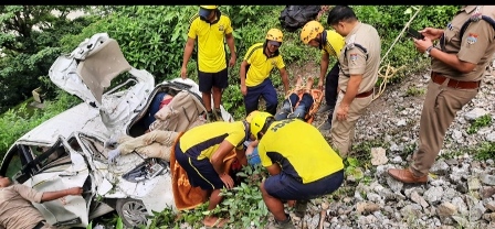 महाराष्ट्र के यात्रियों की बदरीनाथ जा रही कार खाई में गिरी, 4 की मौत