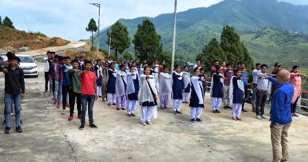 महाविद्यालय रिखणीखाल में 'हिमालय बचाओ' अभियान के तहत करवाई शपथ