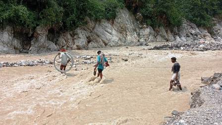 डॉ. सौरभ गहरवार के निर्देशन में आपदा प्रभावित क्षेत्रों में प्राथमिकता के आधार पर चल रहा है राहत पहुंचाने का कार्य 