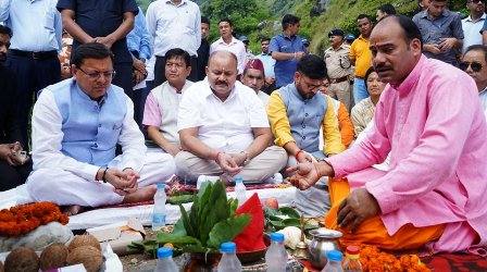 भारत-नेपाल के बीच काली नदी पर बन रहे 110 मीटर स्पान डबल लेन मोटर पुल का मुख्यमंत्री श्री धामी ने किया शिलान्यास