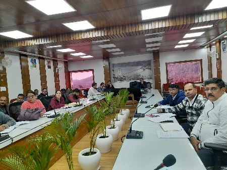 आधार परियोजना से संबंधित कार्याें की मॉनिटरिंग हेतु जनपद टिहरी में किया जिला स्तरीय आधार मॉनिटरिंग समिति का गठन