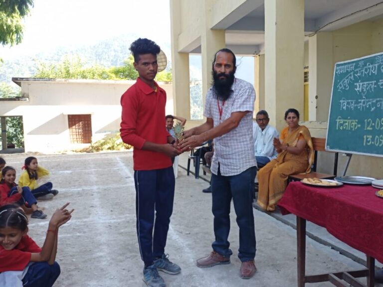 राज्य स्तरीय अंडर 14 खेल प्रतियोगिता में जखोली के सौरभ ने गोला फेंक में प्रथम स्थान प्राप्त कर मैडल जीता
