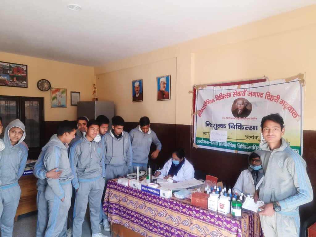 होम्योपैथिक अस्पताल कठूड द्वारा शिखर स्कालर्स ऐकेडमी हाईस्कूल गजा में नि:शुल्क स्वास्थ्य शिविर आयोजित 