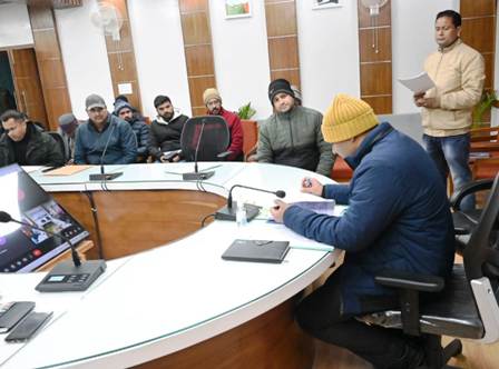 जनता दरबार में अनुपस्थित अधिशासी अभियन्ता जल निगम, जल संस्थान, उप राजस्व अधिकारी सिंचाई खण्ड पुर्नवास स्पष्टीकरण तलब