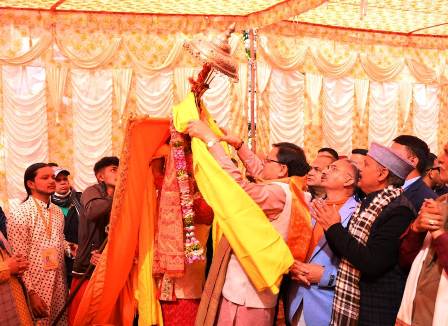 मां धारी देवी एवं भगवान श्री नागराजा देव डोली शोभायात्रा 2023 के शुभारंभ कार्यक्रम में मुख्यमंत्री ने किया प्रतिभाग