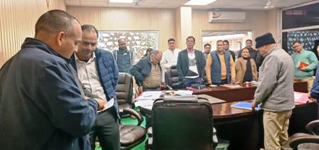 ग्राम्य विकास विभाग के अंतर्गत संचालित योजनाओं की समीक्षा बैठक में जिलाधिकारी टिहरी डॉ.सौरभ गहरवार ने दिए अपेक्षित प्रगति लाने के निर्देश